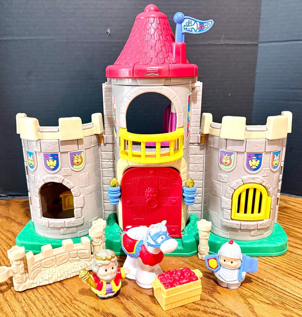 Fisher Price Little People 2003 Lil Kingdom Castle Accessories King Horse works